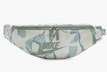 Nike Heritage-Ledvinka přes rameno